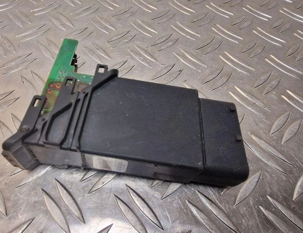 VOLKSWAGEN Passat B5 (1996-2005) Priekšējo kreiso durvju logu pacēlāja motorīts 05074210,105405301 31246690