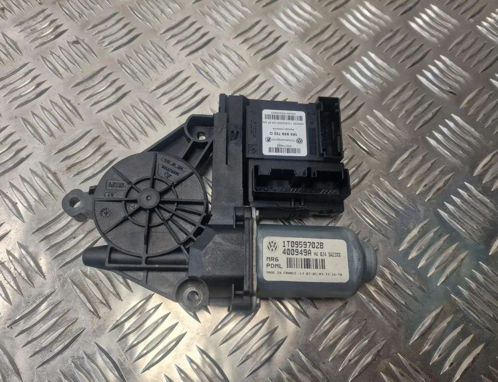 VOLKSWAGEN Touran 1 generation (2003-2015) Priekšējo kreiso durvju logu pacēlāja motorīts 1T0959702B 31246717