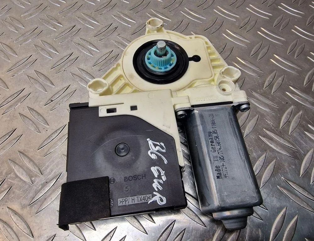 VOLKSWAGEN Passat B7 (2010-2015) Маторчик стеклоподъемника передней левой двери 1K0959701P,1K0959793L 31246945