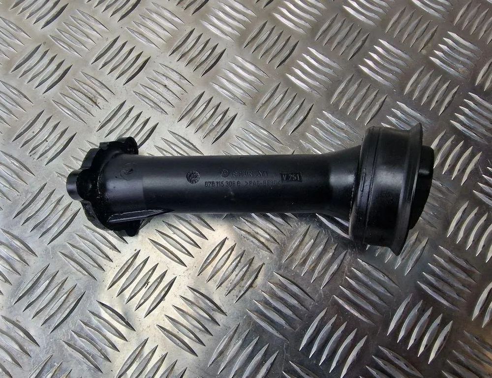 VOLKSWAGEN Transporter T5 (2003-2015) Eļļas uzpildes caurule 070115308G 31247049