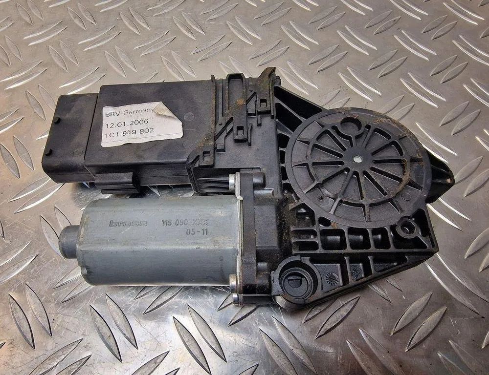 SKODA Superb 2 generation (2008-2015) Front Right Door Window Control Motor 1C1959802,105415301 31247126