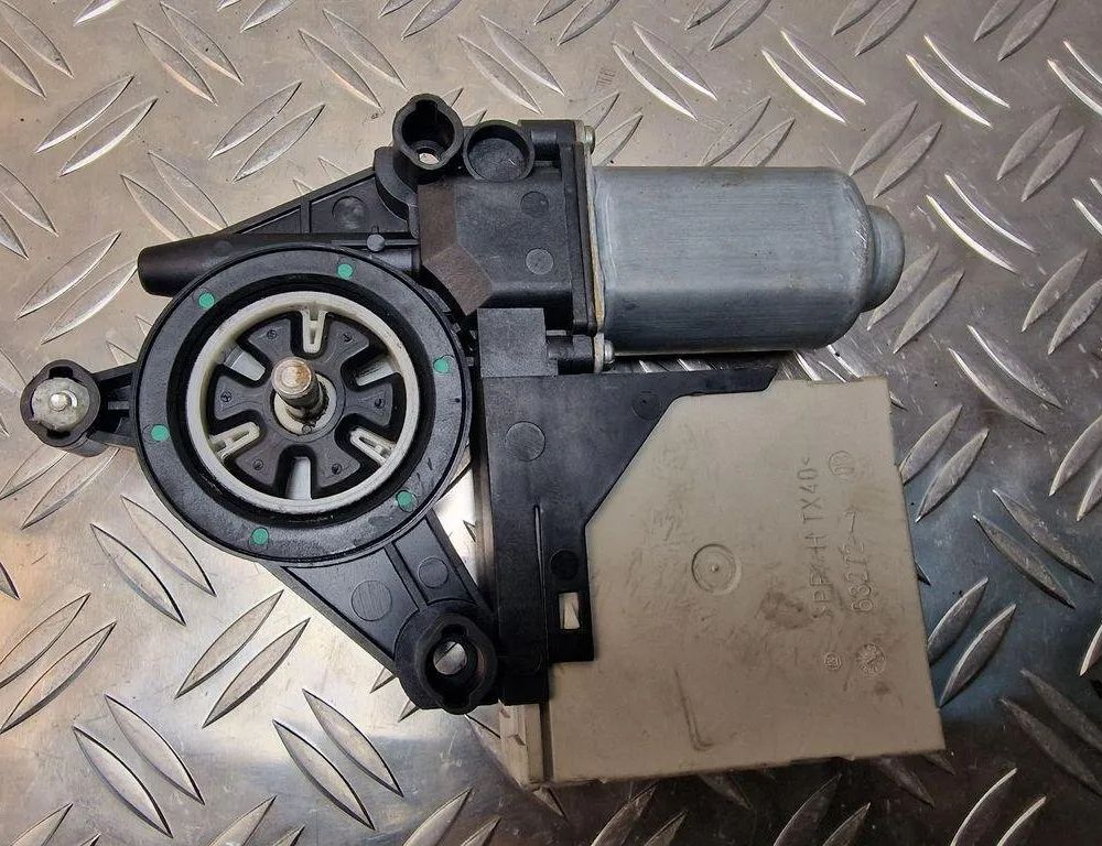 VOLKSWAGEN Touran 1 generation (2003-2015) Маторчик стеклоподъемника передней правой двери 1K0959792C 31248085