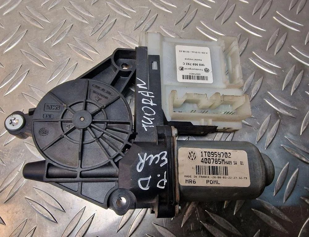 VOLKSWAGEN Touran 1 generation (2003-2015) Маторчик стеклоподъемника передней правой двери 1K0959792C 31248085
