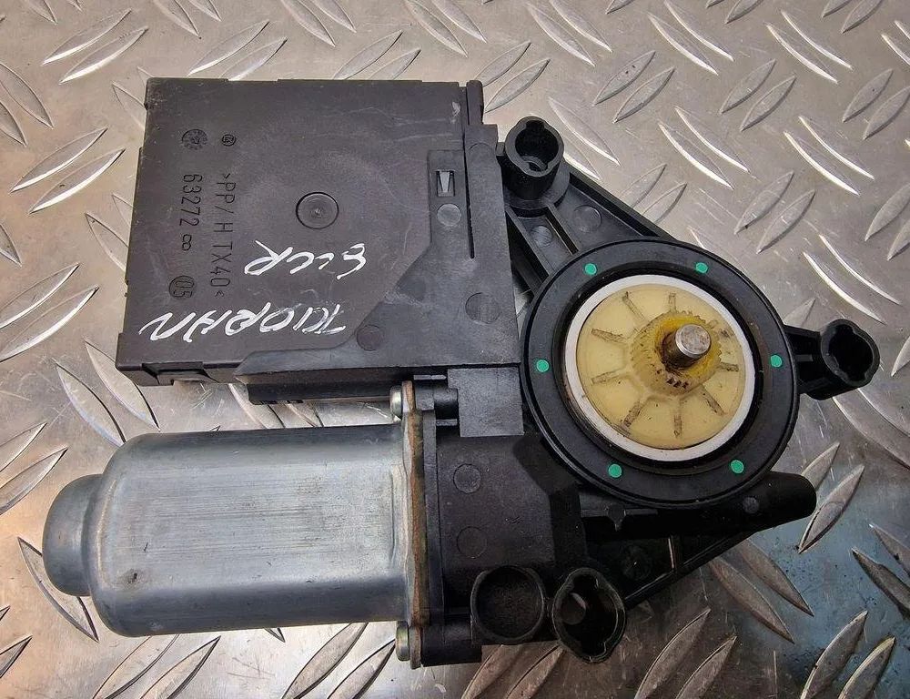 VOLKSWAGEN Touran 1 generation (2003-2015) Маторчик стеклоподъемника передней правой двери 1K0959792A 31248322