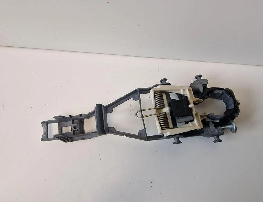 SKODA Roomster 5J  (2010-2015) Кронштейн ручки передней правой двери 5J0837886B 31249021