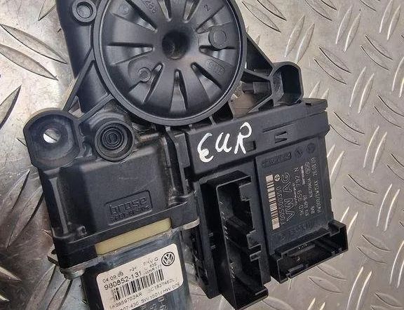 VOLKSWAGEN Passat B7 (2010-2015) Маторчик стеклоподъемника передней левой двери 1K0959792N,1K0959702AR 31249627