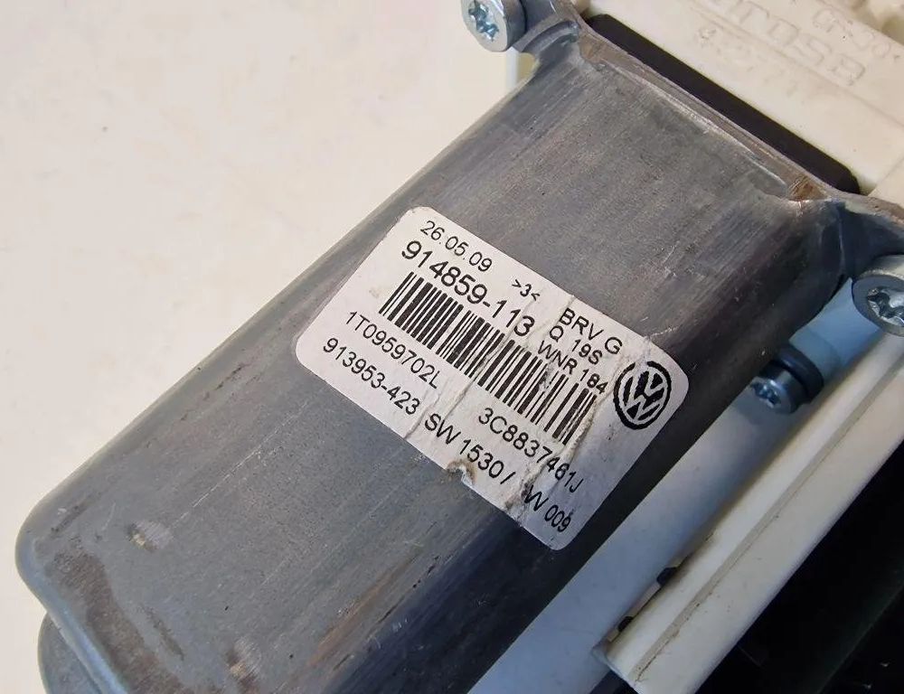 VOLKSWAGEN Passat B6 (2005-2010) Priekšējo kreiso durvju logu pacēlāja motorīts 1K0959792P 31249912