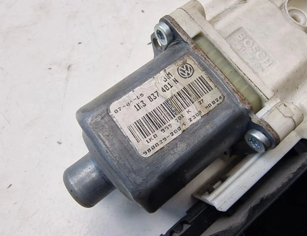 VOLKSWAGEN Golf 8 generation (2019-2023) Front Left Door Window Regulator Motor 1K0959793G 31250411