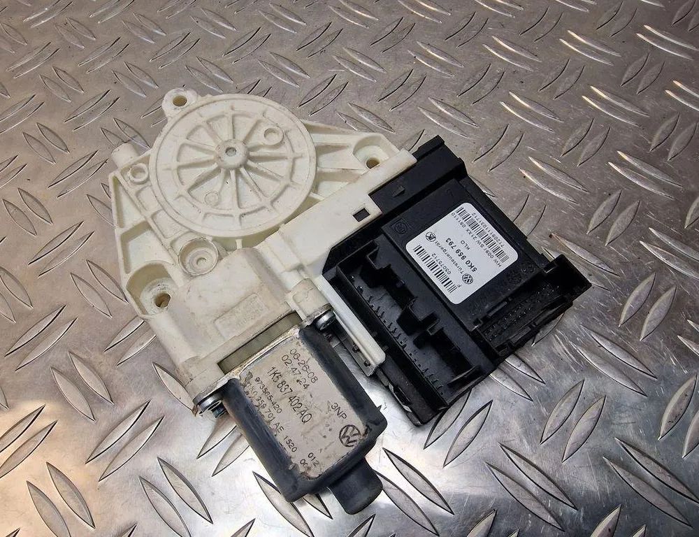 VOLKSWAGEN Golf 8 generation (2019-2023) Priekšējo kreiso durvju logu pacēlāja motorīts 1K5837402AQ,5K0959793 31251175