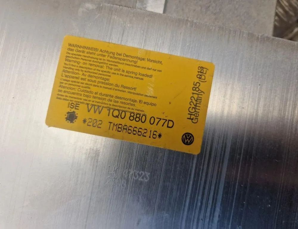 VOLKSWAGEN Eos 1 generation (2006-2020) Citas virsbūves detaļas 1Q0880077D 31251476