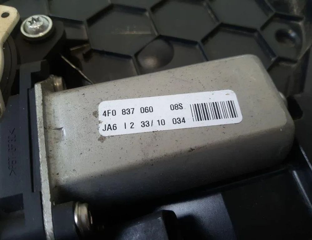 AUDI A8 D3/4E (2002-2010) Priekšējo labo durvju apdare 4F0837060 31251575