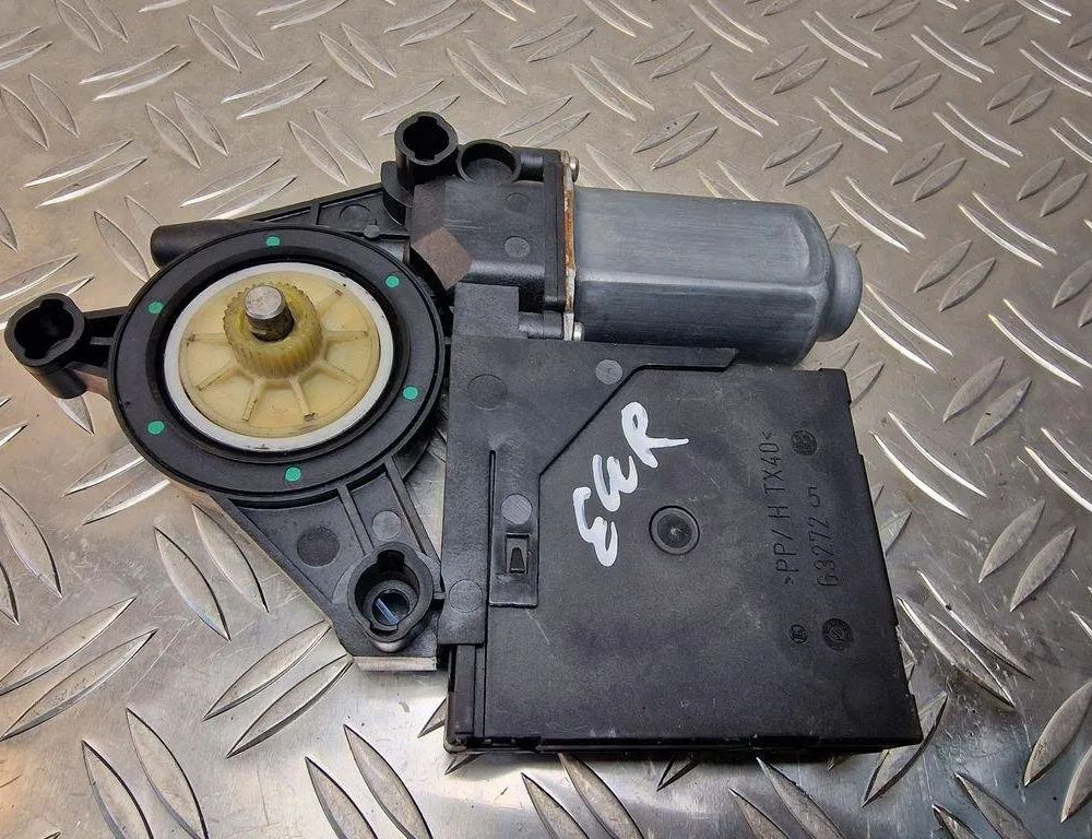 VOLKSWAGEN Touran 1 generation (2003-2015) Маторчик стеклоподъемника передней правой двери 1K0959792C 31251935