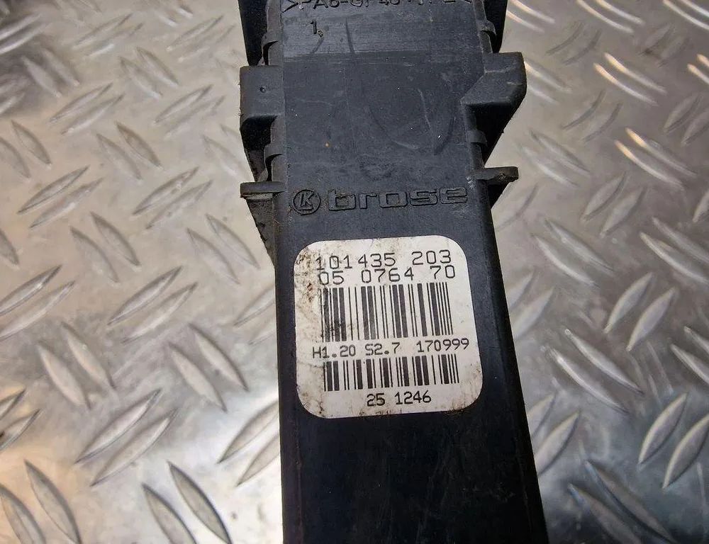 VOLKSWAGEN Golf 7 generation (2012-2024) Маторчик стеклоподъемника передней левой двери 1J2959801D,101435203 31252826