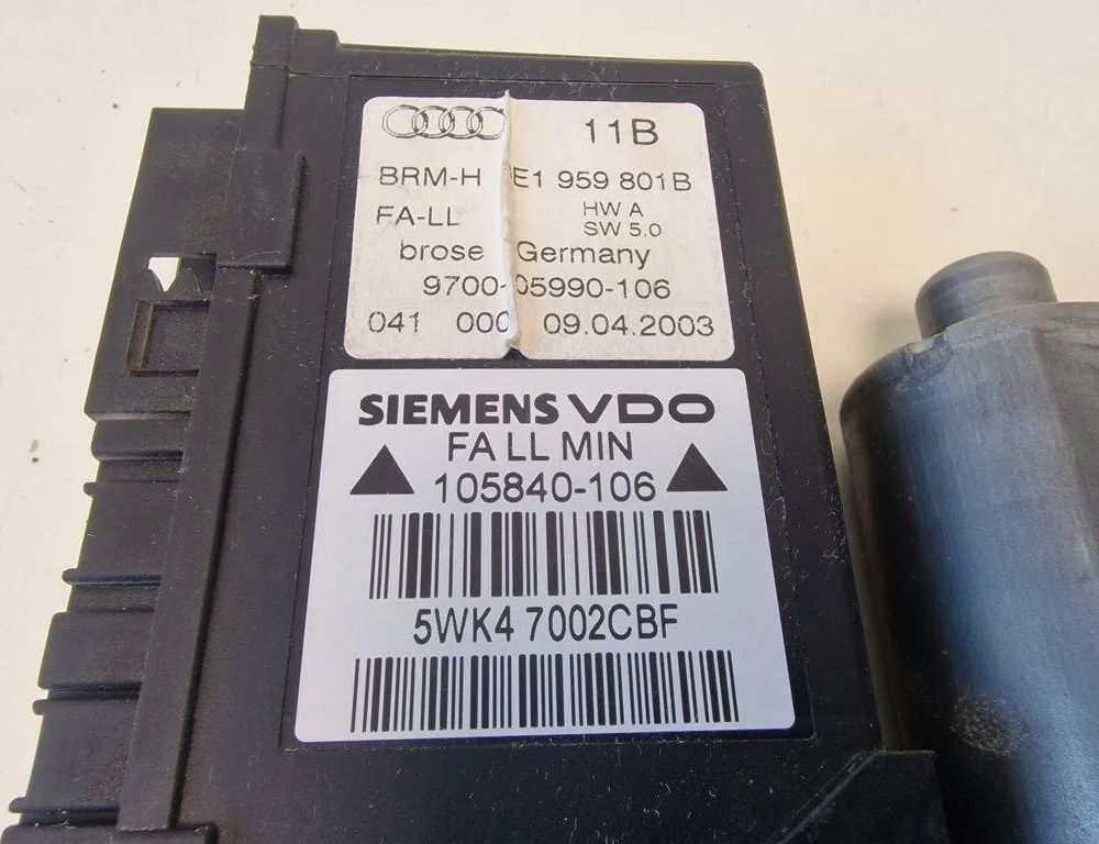 AUDI A4 B5/8D (1994-2001) Маторчик стеклоподъемника передней левой двери 8E1959801B,0130821765 31252947