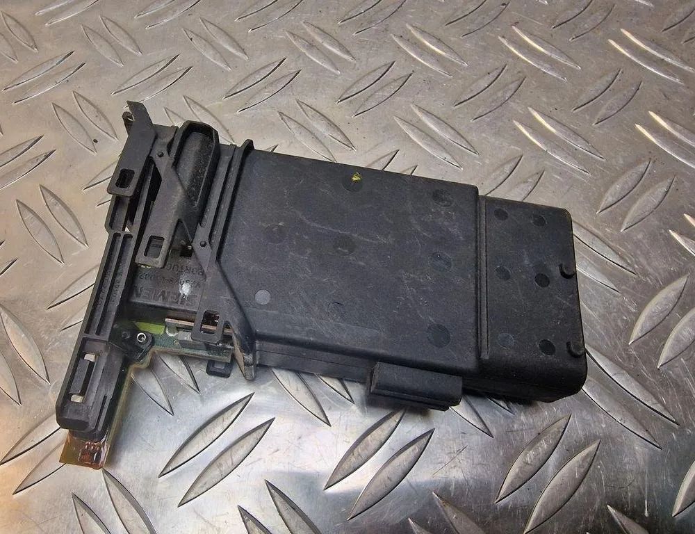 VOLKSWAGEN Passat B5 (1996-2005) Priekšējo kreiso durvju logu pacēlāja motorīts 11907100,05072500 31253357