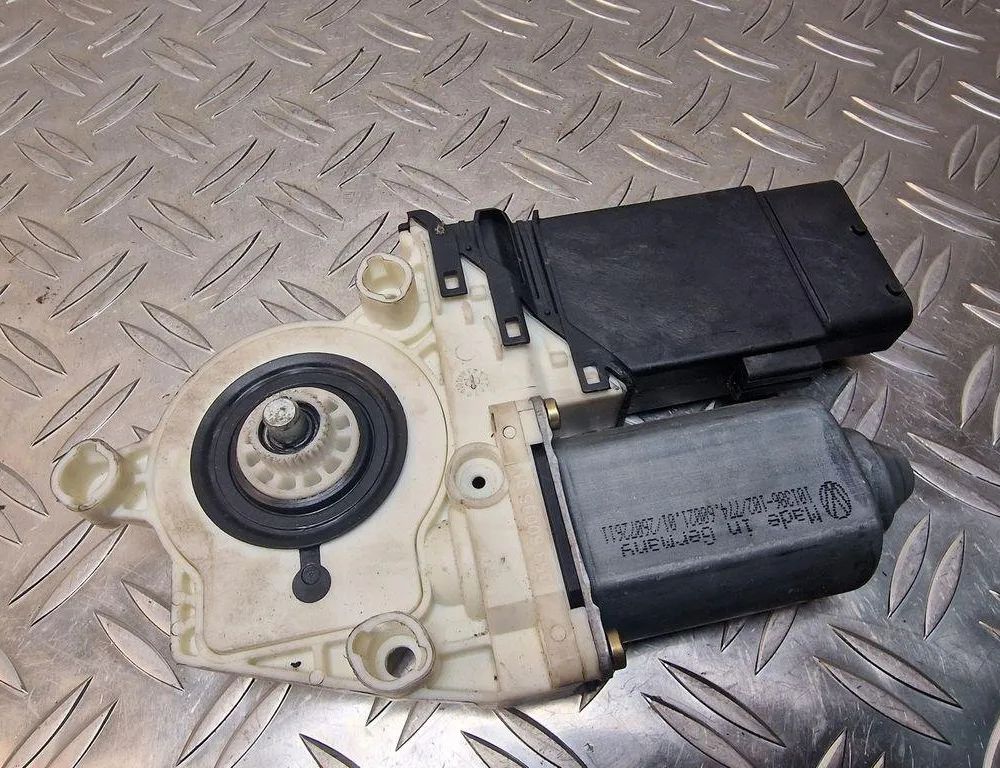 VOLKSWAGEN Golf 7 generation (2012-2024) Маторчик стеклоподъемника передней левой двери 1C1959802A,105415301 31253569