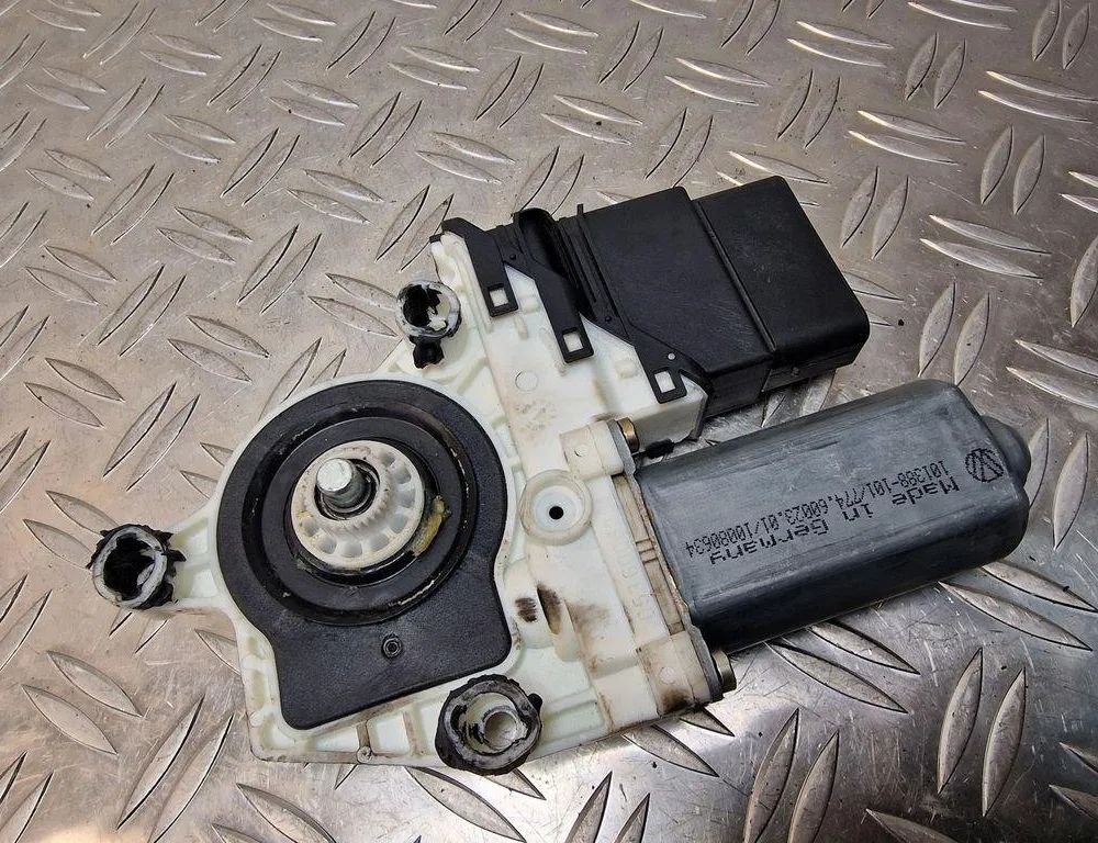 VOLKSWAGEN Golf 4 generation (1997-2006) Маторчик стеклоподъемника задней правой двери 9776101438203,1J4959812C 31259714