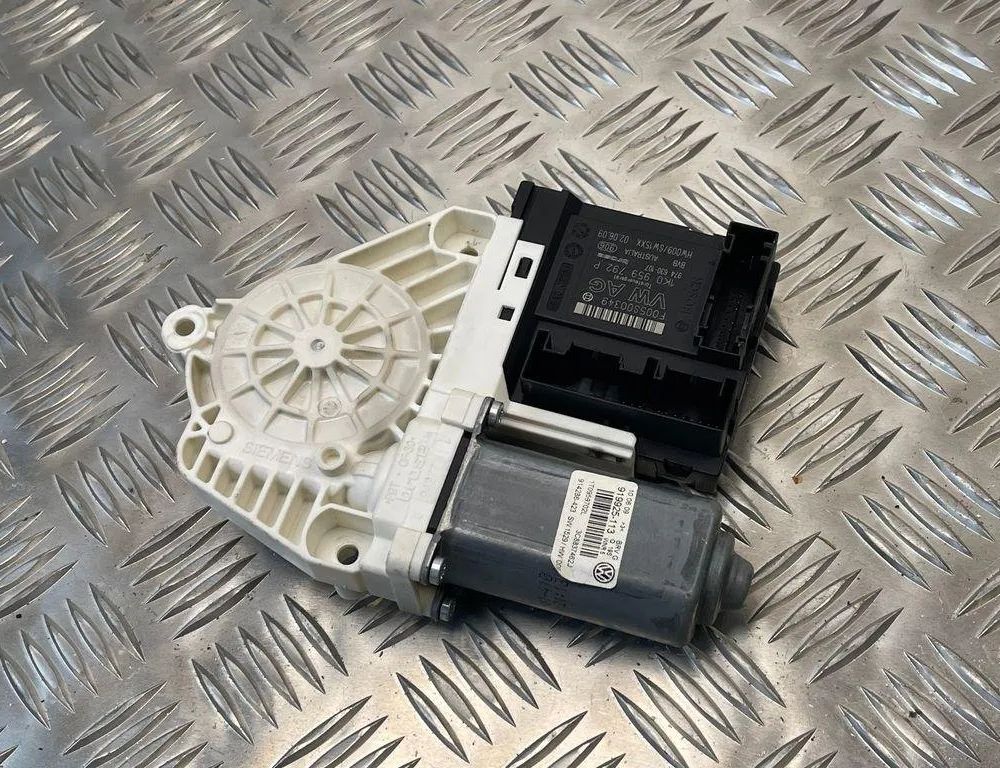 VOLKSWAGEN Passat B6 (2005-2010) Маторчик стеклоподъемника передней левой двери 1K0959792P 31270379
