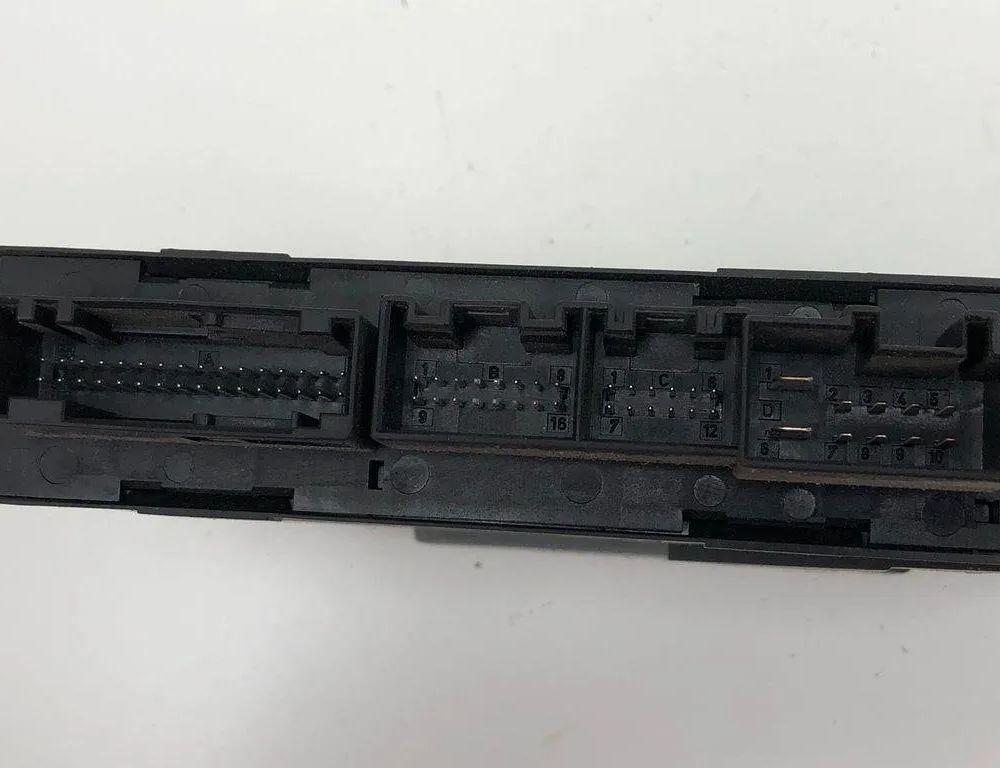 AUDI A4 B8/8K (2011-2016) Priekšējo kreiso durvju logu pacēlāja motorīts 8E1959802G,0130821764 31271395