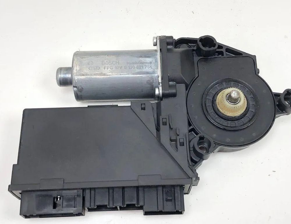 AUDI A4 B8/8K (2011-2016) Priekšējo kreiso durvju logu pacēlāja motorīts 8E1959802G,0130821764 31271395