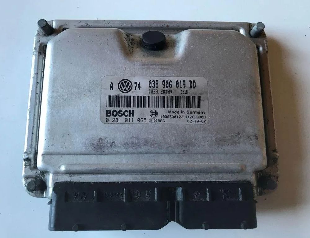 VOLKSWAGEN Golf 6 generation (2008-2015) Engine Control Unit ECU EDC15P,038906019DD 31272053