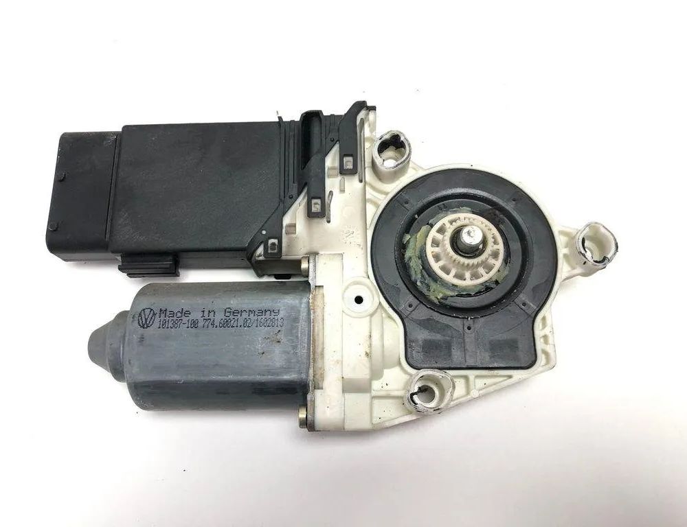 VOLKSWAGEN Golf 6 generation (2008-2015) Маторчик стеклоподъемника передней левой двери 1J3837729E 31275465