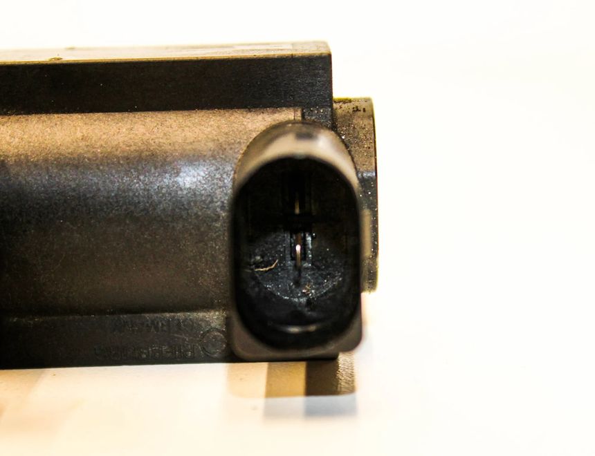 VOLVO V40 2 generation (2012-2020) Solenoid Valve 31339808 25745517