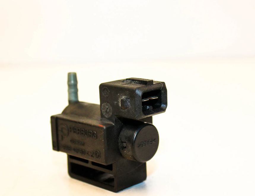 VOLVO V40 2 generation (2012-2020) Solenoid Valve 31339879 25745521