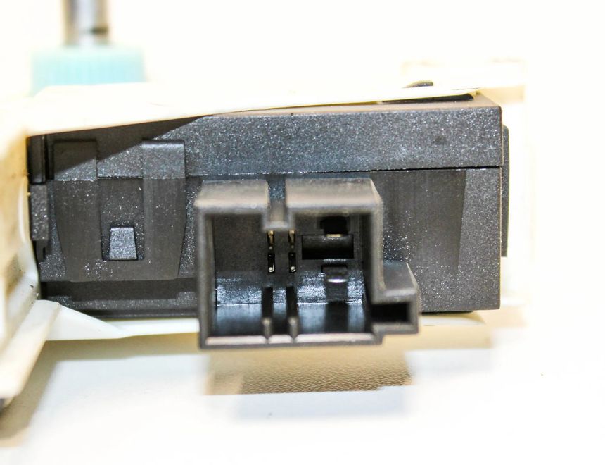 JAGUAR XK X150 (2005-2014) Маторчик стеклоподъемника передней правой двери 6W8314B552 26579218