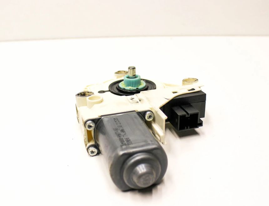 JAGUAR XK X150 (2005-2014) Маторчик стеклоподъемника передней правой двери 6W8314B552 26579218