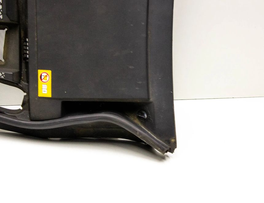 MERCEDES-BENZ C-Class W205/S205/C205 (2014-2023) Priekšējā stikla tīrītāja apdare / plastmasa A2058300703 32092667