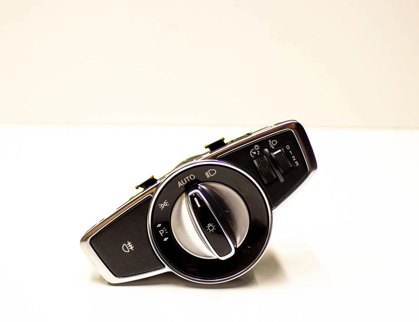 MERCEDES-BENZ C-Class W205/S205/C205 (2014-2023) Headlight Switch Control Unit A2059056000 32100667