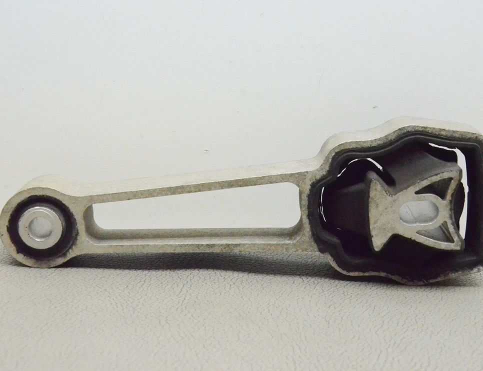 VOLVO V60 1 generation (2010-2020) Dzinēja stiprinājums aizmugurē 31430441 22978264