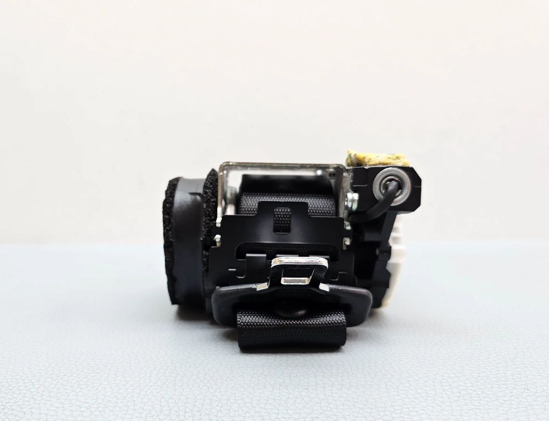 MERCEDES-BENZ C-Class W204/S204/C204 (2004-2015) Rear Left Seatbelt A2048602786 27908091