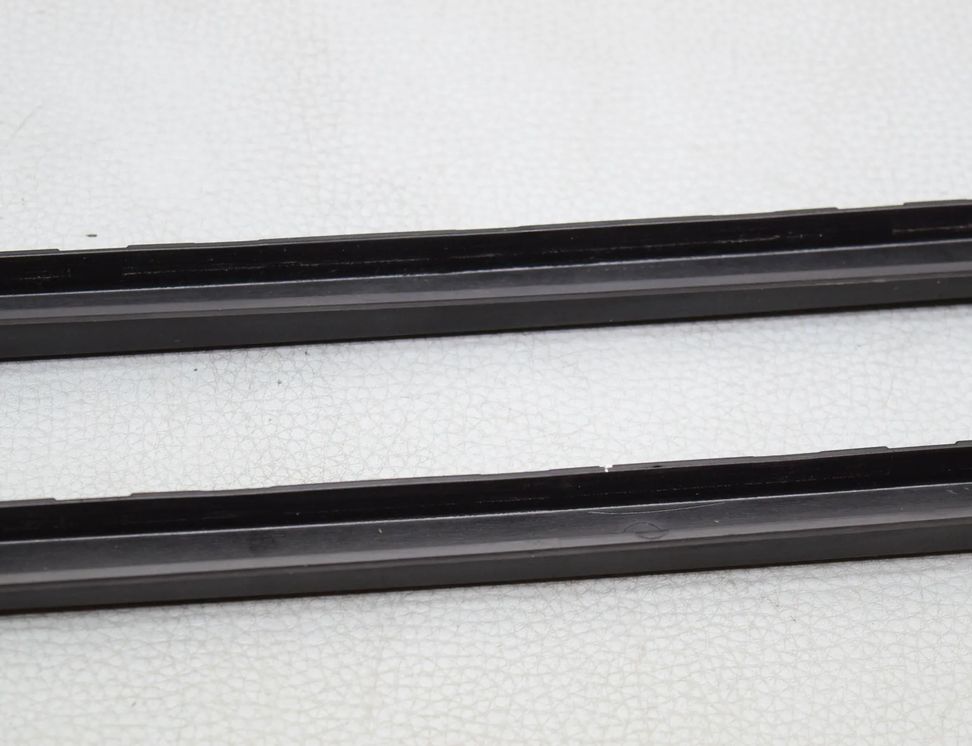 PORSCHE Macan 1 generation (2013-2023) Vertikāla apdare vējstikla labajā pusē 95B845328,95B845327 30358402