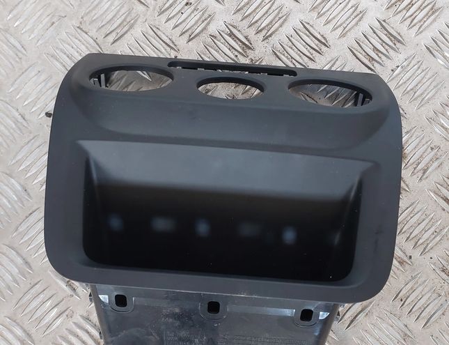 VOLKSWAGEN Tiguan 1 generation (2007-2017) Salona detaļas 5M0819422 14458222