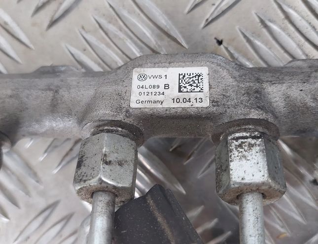 VOLKSWAGEN Golf 7 generation (2012-2024) Fuel Rail 04L089B 14591972