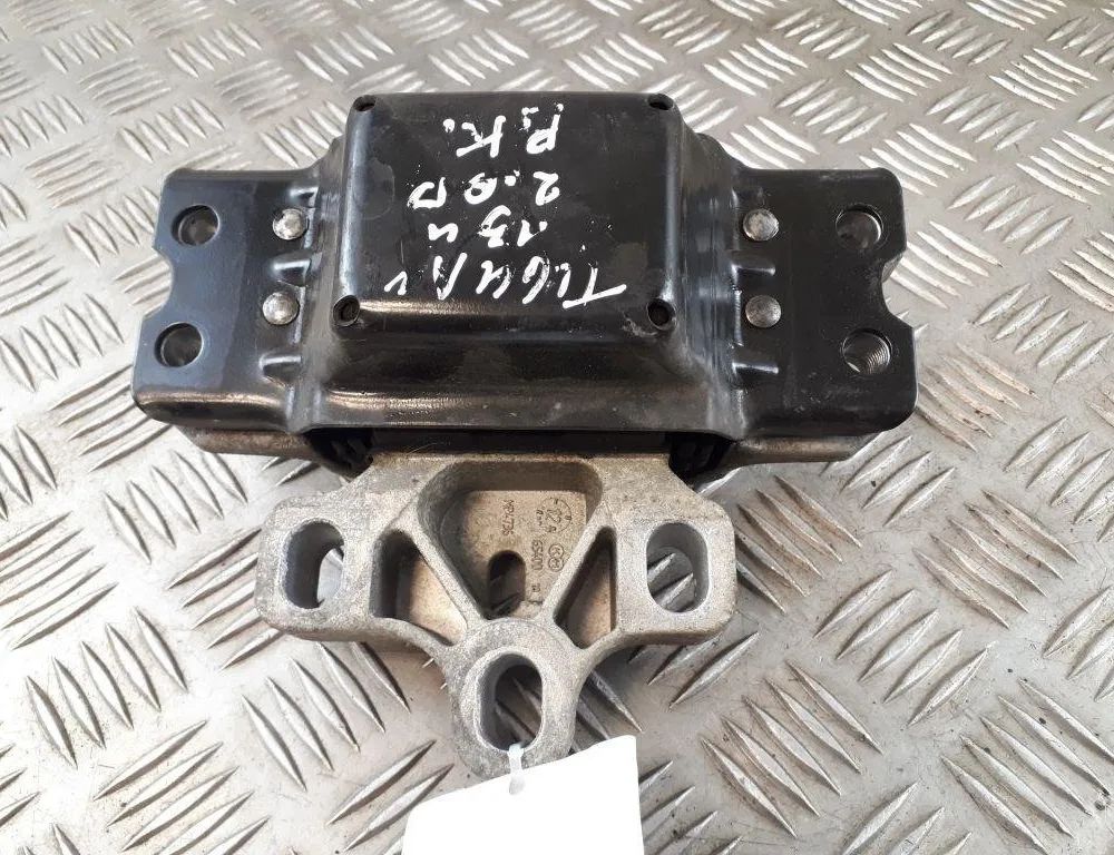 VOLKSWAGEN Tiguan 1 generation (2007-2017) Передняя подушка двигателя 3C0199555 31572714