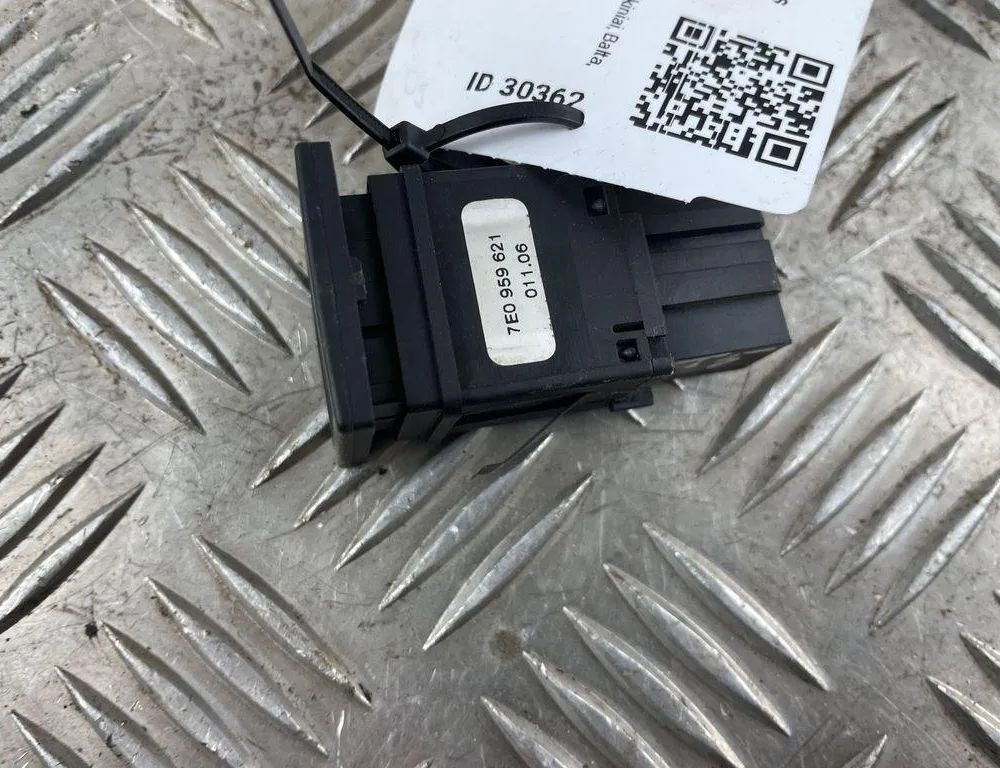 VOLKSWAGEN Transporter T5 (2003-2015) Кнопка обогрева заднего стекла 7E0959621 31574654