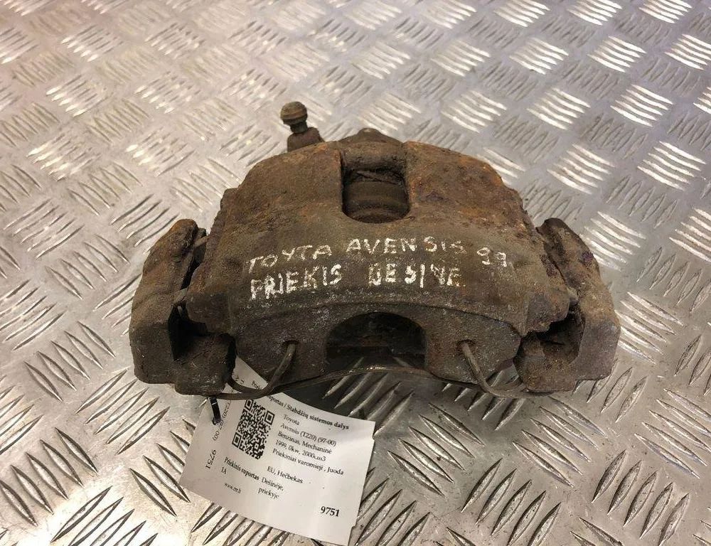 TOYOTA Avensis 1 generation (1997-2003) Priekšējais labais bremžu suports 31579724