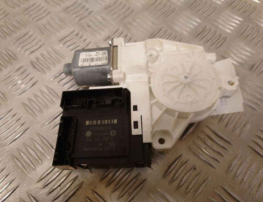 VOLKSWAGEN Golf 8 generation (2019-2023) Priekšējo kreiso durvju logu pacēlāja motorīts 1K0959793G 31581580