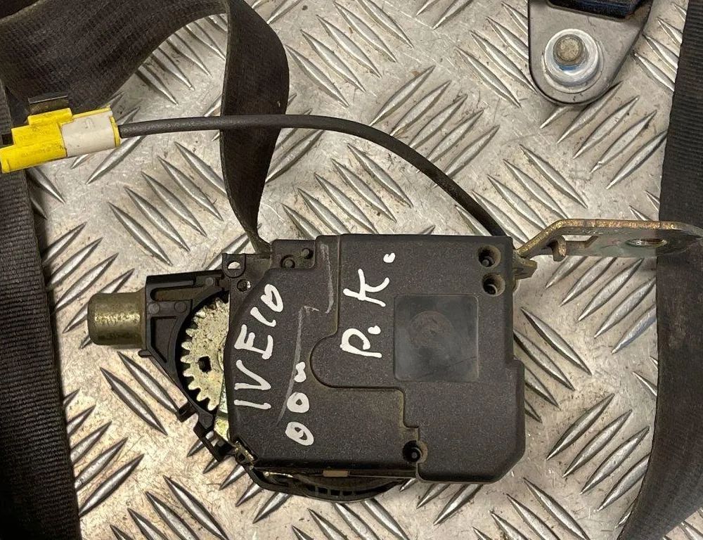 IVECO Daily 3 generation (1999-2006) Front Left Seatbelt 33004573F 31582115
