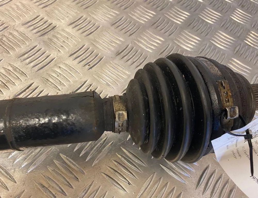 AUDI A3 8P (2003-2013) Priekšējā labā pusass 1K0407272GM 31582678