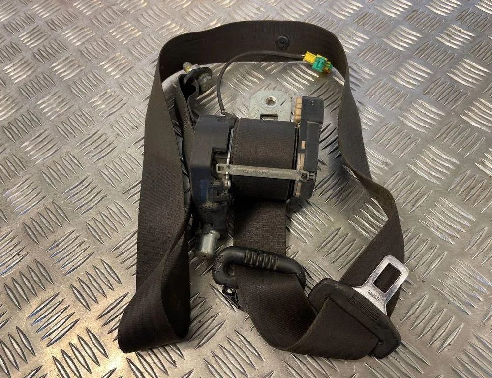 IVECO Daily 3 generation (1999-2006) Front Right Seatbelt 33017280A1 31584016