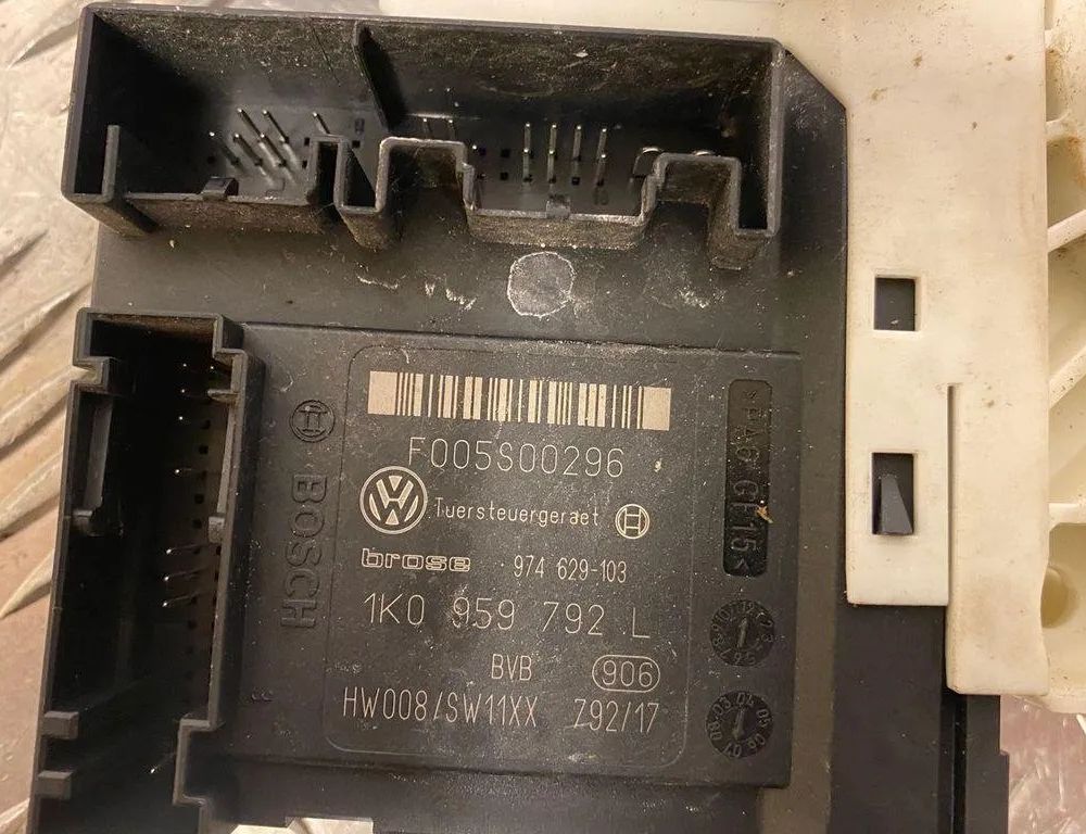 SEAT Leon 2 generation (2005-2012) Маторчик стеклоподъемника передней левой двери 1K0959792,1T0959702F 31586303