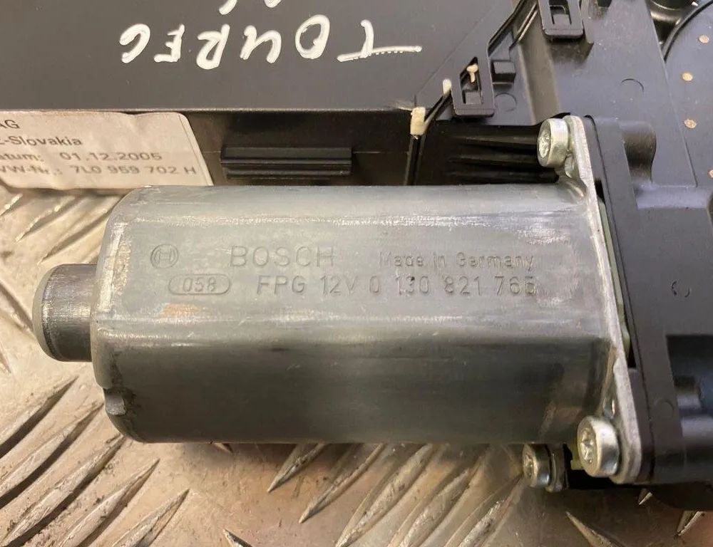 VOLKSWAGEN Touareg 1 generation (2002-2010) Front Left Door Window Regulator Motor 7L0959702H,0130821765 31586940