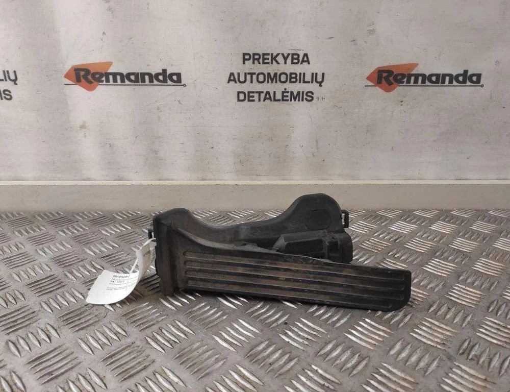 VOLKSWAGEN Passat B7 (2010-2015) Akseleratora / gāzes pedālis 1K1721503 31587171