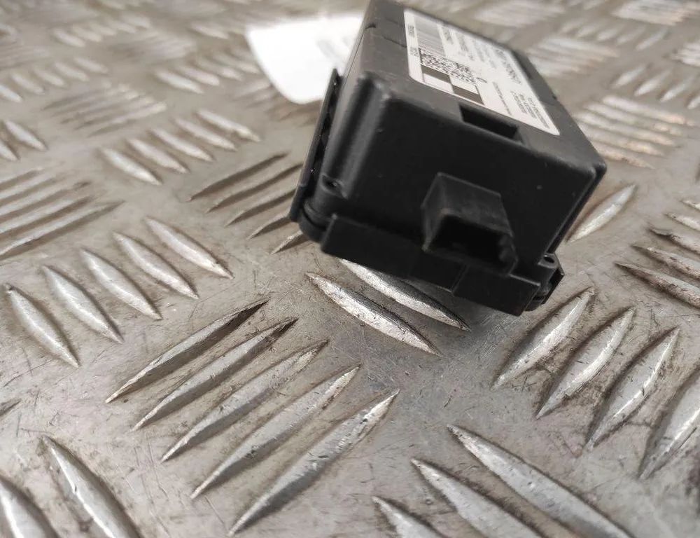 BMW 3 Series F30/F31 (2011-2020) Bootlid Antenna Amplifier 939784601 31587480