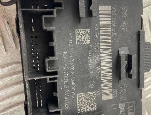 VOLKSWAGEN Passat B7 (2010-2015) Блок управления дверей передние  правые 5Q0959592B 31594269