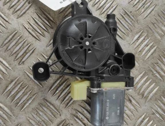 VOLKSWAGEN Golf 7 generation (2012-2024) Маторчик стеклоподъемника передней левой двери 5Q0959802 31594637